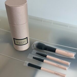 Gucci Beauty Brush Set in Pink and Black